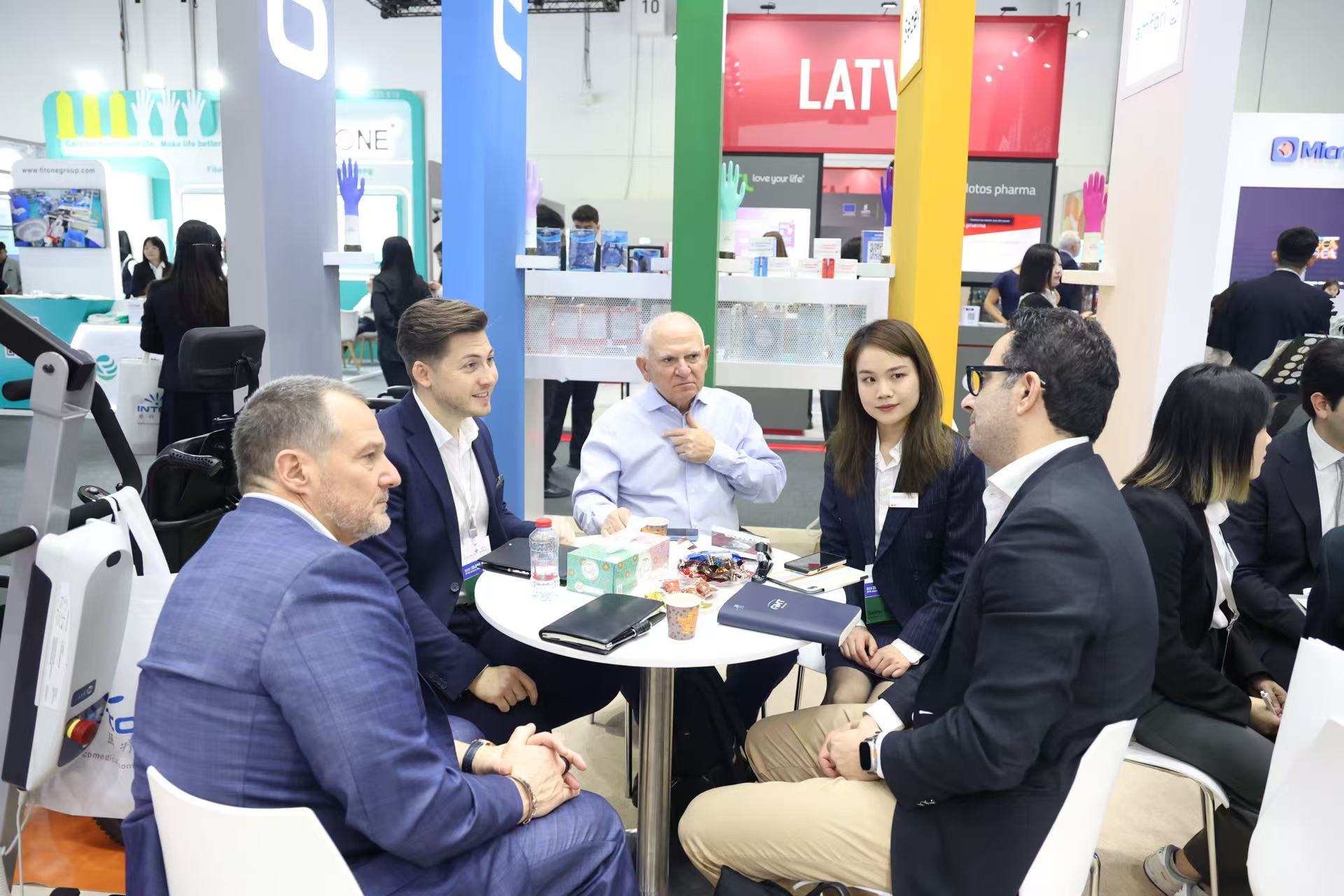 英科醫(yī)療在本次展會上展出了多款具有創(chuàng)新技術(shù)與卓越品質(zhì)的產(chǎn)品